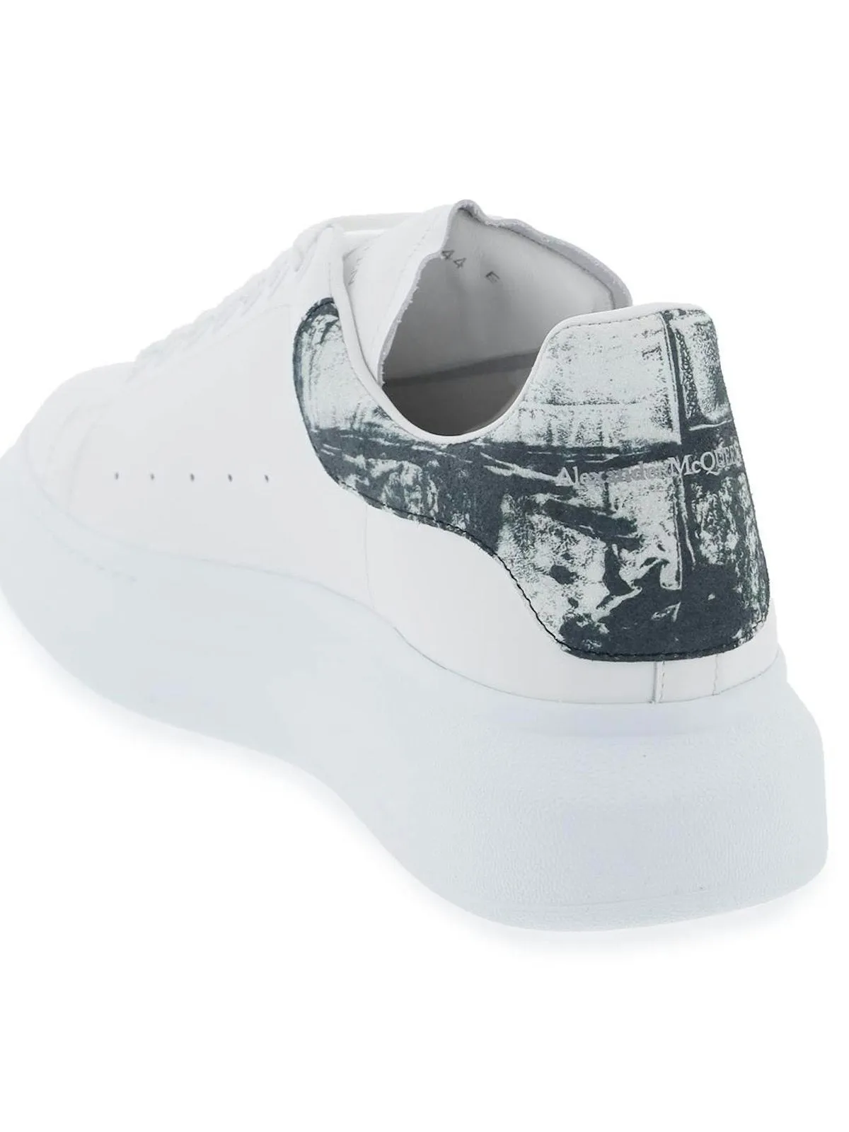 BLACK AND WHITE OVERSIZED TRAINER