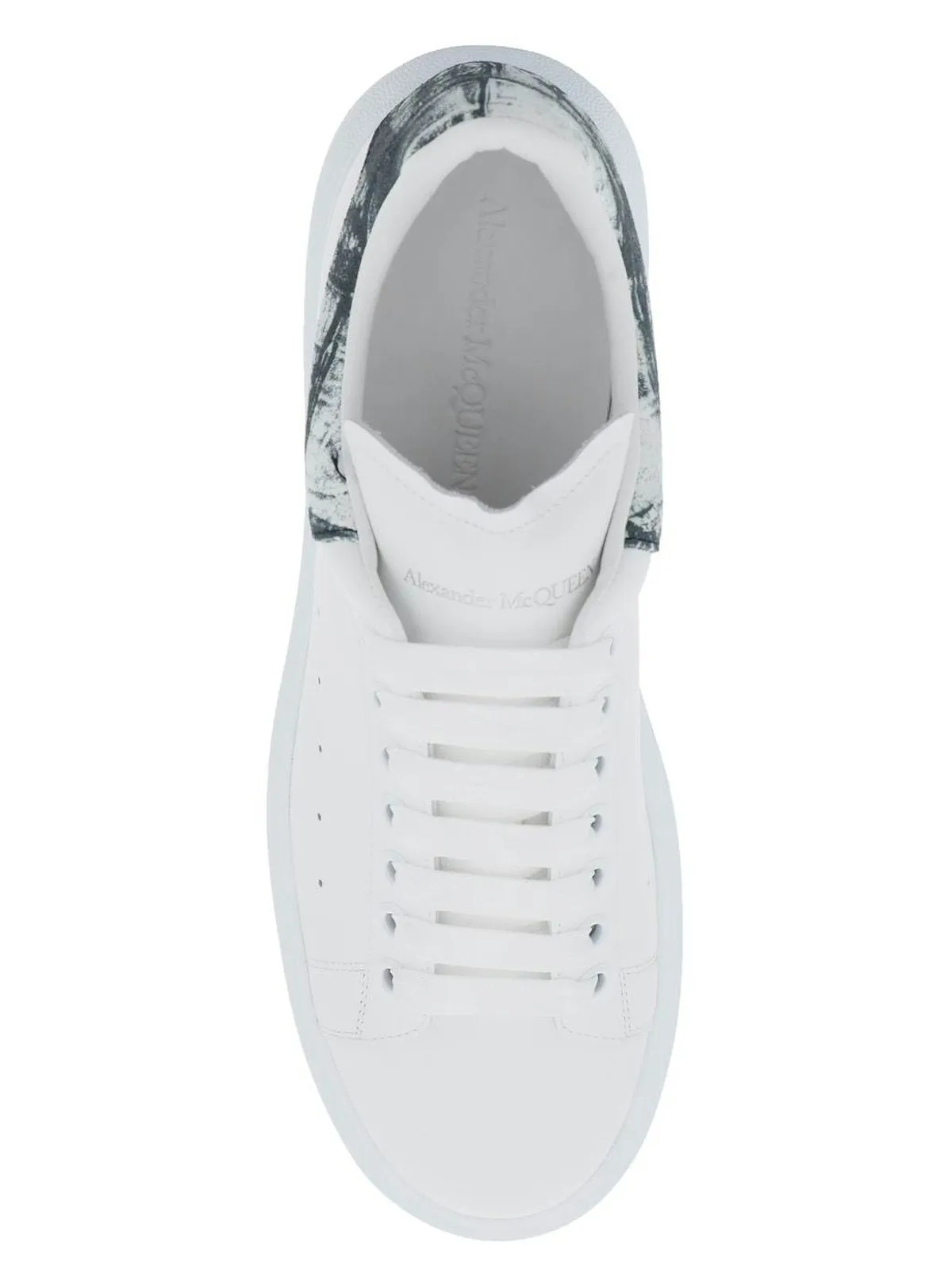 BLACK AND WHITE OVERSIZED TRAINER