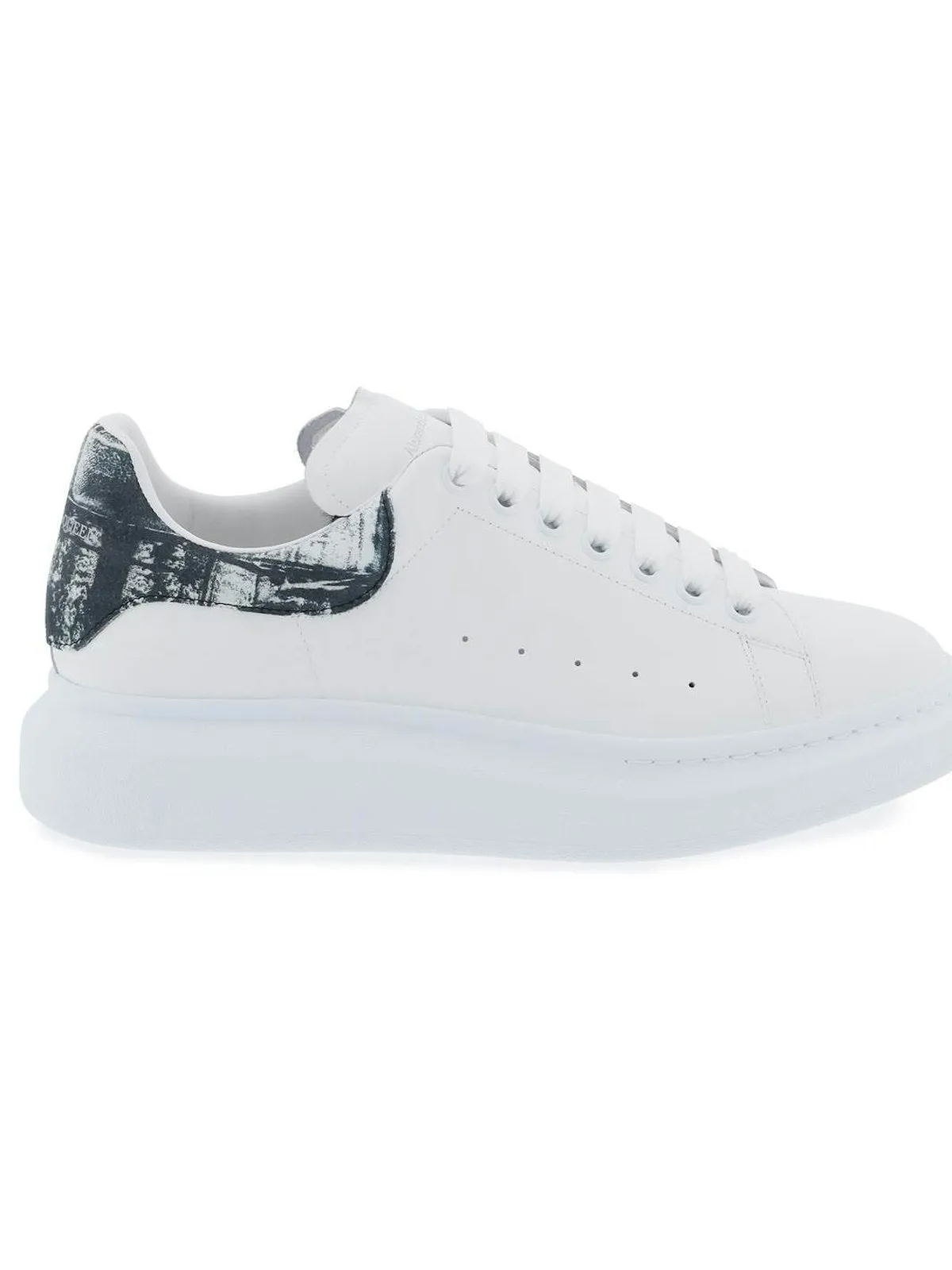 BLACK AND WHITE OVERSIZED TRAINER